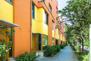 Bezugsfreies Townhouse in Westend über 4 Etagen mit Dachterrasse, Garten und Tiefgaragenstellplatz – Tharauer Allee 20, 14055 Westend, Berlin – Vorschaubild 2