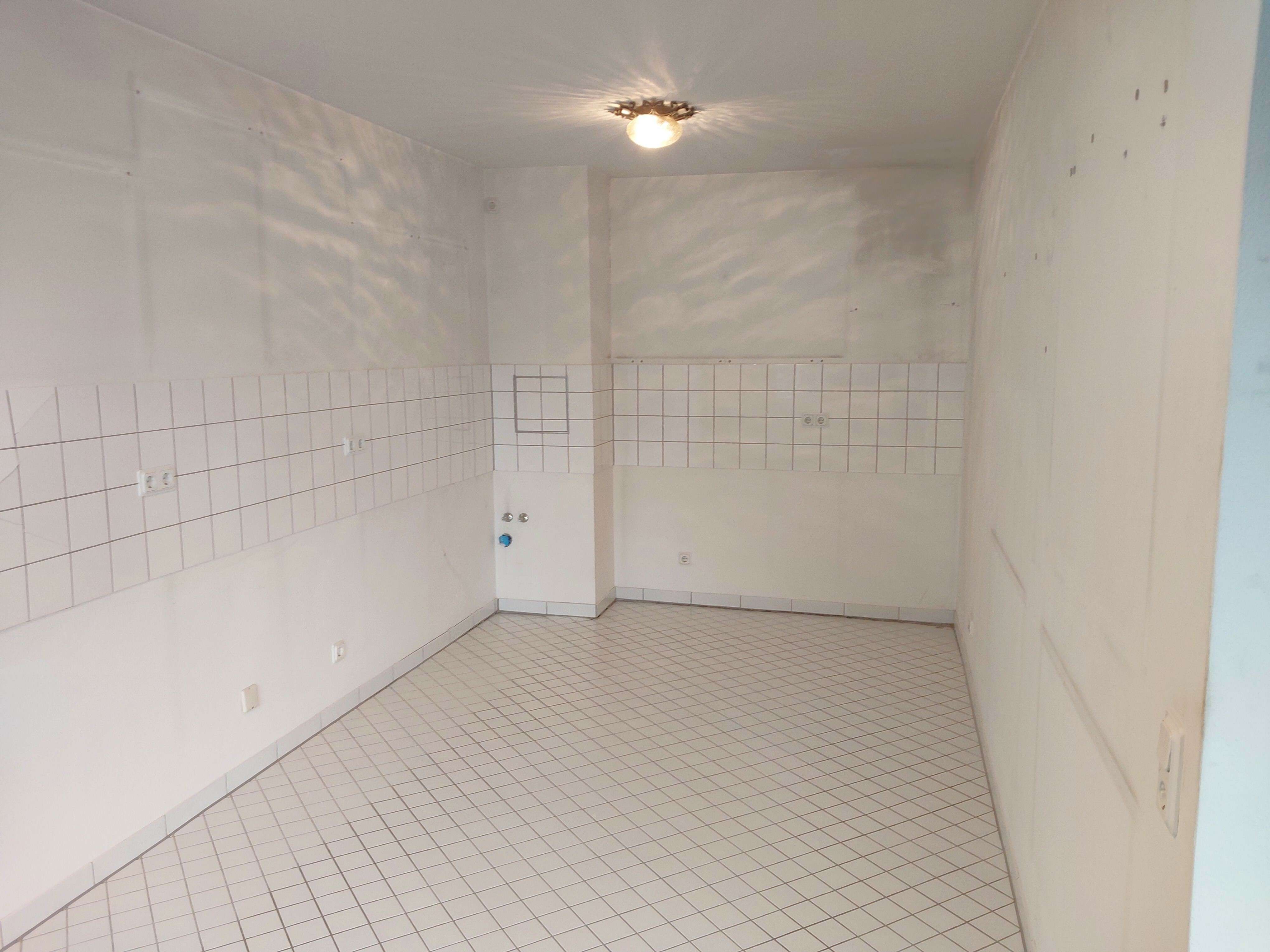 Geräumige 3,5-Zimmer-Wohnung (96 m²) mit Balkon, Aufzug und zwei Stellplätzen. Ideal für Ihr Zuhause, Rheinisch Bergischer Kreis – Bild 3