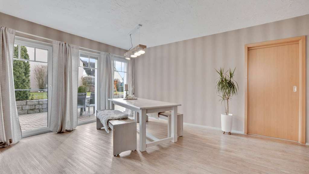 Immobilie in Küps - Familiäre Lage! Modernisiertes Einfamilienhaus mit traumhafter Terrasse und Garten - Bild 4