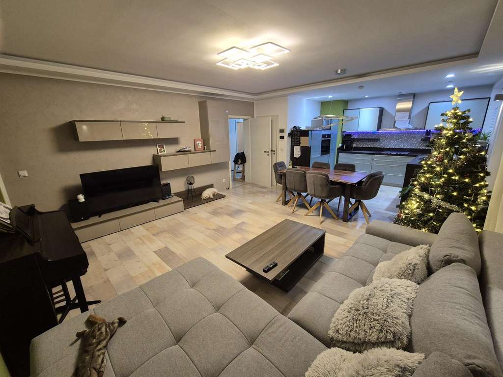 Immobilie in Winterbach - Modernes Wohnglück auf einer Ebene: Kernsanierter Bungalow mit High-End-Küche & Ausbaureserve - Bild 2