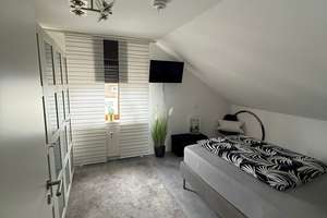 CYRIL HEYNE REAL ESTATE präsentiert: Modern-sanierte 2-Zi-DG-Wohnung mit Balkon und EBK  & Hobbyraum – Die vollständige Adresse der Immobilie erhältst du vom Anbieter., 70378 Hofen, Stuttgart – Vorschaubild 11