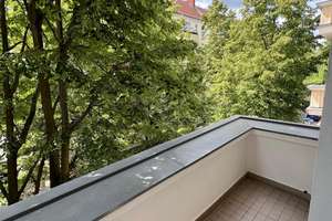 Leerstehende 3-Zimmer-Wohnung mit Balkon in Friedrichshain