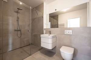 Im Sommer im neuen Zuhause - 4 Zimmer mit 2 Bädern und Südbalkon mit Seeblick – Am Albertussee 41, 40549 Heerdt, Düsseldorf – Vorschaubild 9