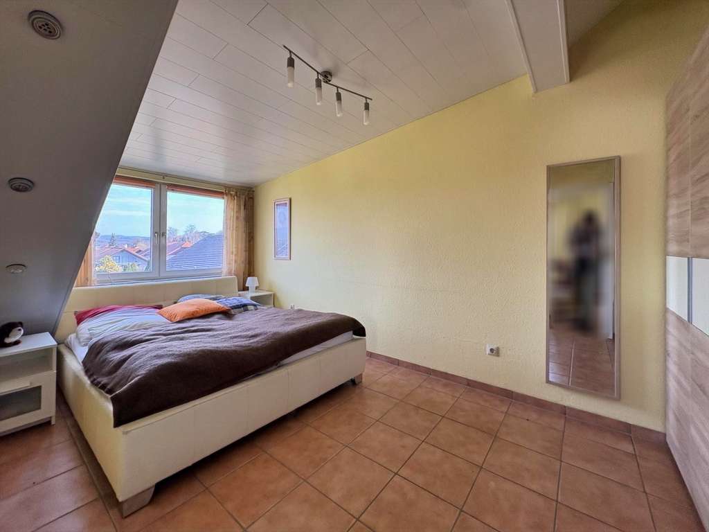 Immobilie in Hechingen - DG-Wohnung mit PKW-Stellplatz in ruhiger Randlage - Bild 4