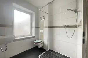 Top sanierte 2-Zimmer Wohnung im Herzen von Krefeld – Garnstraße 39, 47798 Krefeld – Vorschaubild 1