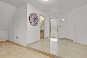 Luxuriöse Architektenvilla! 1.417 m² Grundstück in ruhiger Traumlage mit modernster Technik und ELW – Die vollständige Adresse der Immobilie erhältst du vom Anbieter., 95339 Wirsberg – Vorschaubild 13