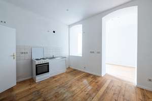 Bezugsfreie Altbauwohnung in absoluter Top-Lage mit Tageslicht-Badezimmer, Wohnküche und Holzdielen – Audre-Lorde-Straße 73, 10997 Kreuzberg, Berlin – Vorschaubild 4