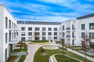 Schöne 4-Zimmer Wohnung mit Loggia und Einbauküche – Rosa-Kempf-Straße 21, 81248 München – Vorschaubild 1