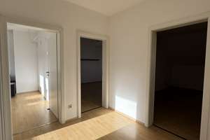 schön aufgeteilte, helle DG-Wohnung unweit der RÜ – Brassertstr. 46, 45131 Rüttenscheid, Essen – Vorschaubild 3