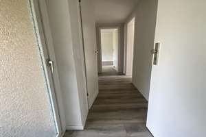 Charmante 3-Zimmer-Wohnung mit Balkon in Duisburg-Wanheimerort – ideal für Singles oder Paare – Im Schlenk 135, 47055 Wanheimerort, Duisburg – Vorschaubild 3