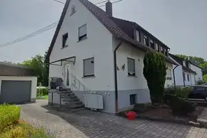 Attraktives und gepflegtes 8-Zimmer-Zweifamilienhaus in Neckartenzlingen – Esslingen (Kreis) – Vorschaubild 1