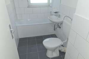 Renovierte 3-Zimmer-Erdgeschosswohnung zu vermieten- 300 € Wunschgutschein* inklusive! – Ottokarstraße 34, 47166 Bruckhausen, Duisburg – Vorschaubild 5