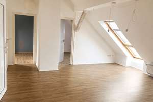 Vermietete 4-Zimmer-Dachgeschosswohnung mit Kamin in Frankfurt-Oberrad – 60599 Oberrad, Frankfurt am Main – Vorschaubild 2