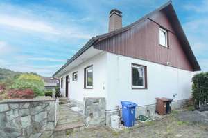 Großzügiges EFH mit Einliegerwohnung in Eppstein - ideal für Familien und Mehrgenerationenwohnen – Die vollständige Adresse der Immobilie erhältst du vom Anbieter., 65817 Eppstein – Vorschaubild 1