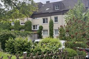 3 Zi- ETW, 93 qm Wfl., sehr ruhige Lage, großer Südbalkon, eigener Stellplatz und hochw. Einbauküche – Carl-Berg-Weg 7, 58509 Lüdenscheid – Vorschaubild 2
