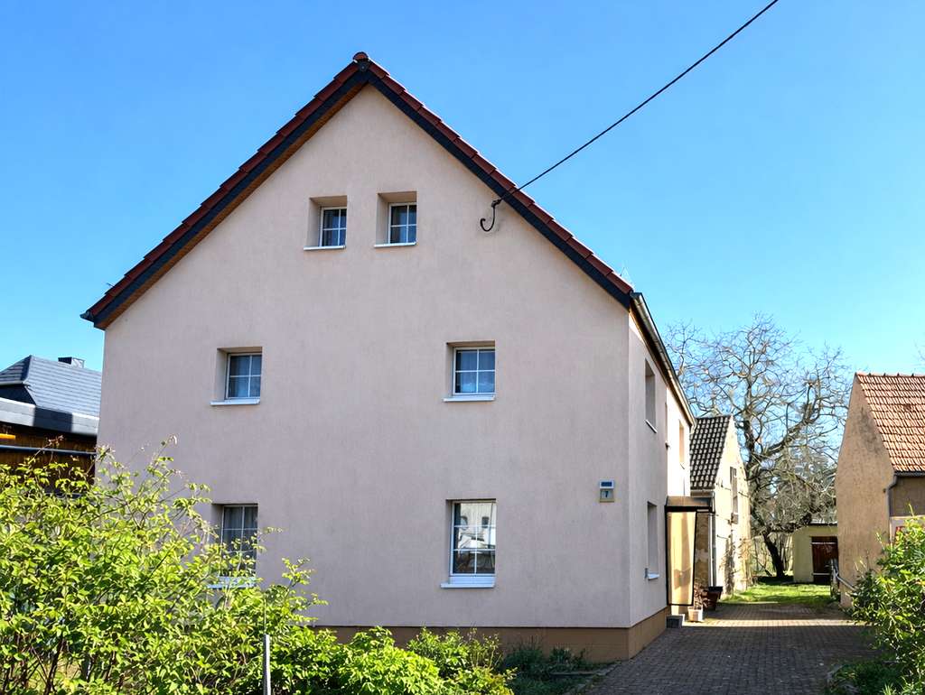 Immobilie in Wermsdorf - Einfamilienhaus mit Charakter: viel Raum für Ihre individuellen Wohnideen - Bild 1