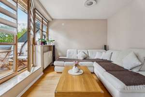 Stilvolle Maisonette-Dachgeschosswohnung mit Loggia und Flussblick