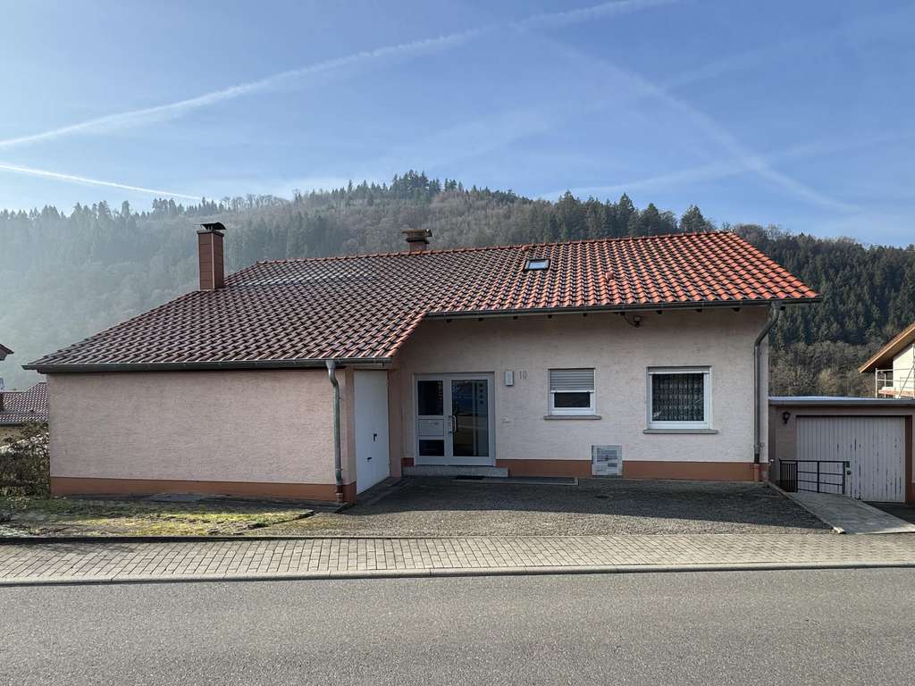 Immobilie in Zwingenberg - Großzügiges Einfamilienhaus mit Einliegerwohnung
 - Bild 0