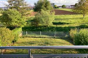 Helle modernisierte Doppelhaushälfte mit großem Garten & freiem Blick ins Grüne