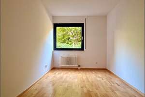 Einziehen & Wohlfühlen! 3 Raum Wohnung mit toller Raumaufteilung und Wohnküche sowie TG-Stellplatz – Die vollständige Adresse der Immobilie erhältst du vom Anbieter., 40597 Benrath, Düsseldorf – Vorschaubild 4