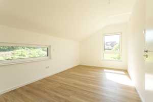 Einfamilienhaus mit Carport und Garage – Reutlingen (Kreis) – Vorschaubild 4
