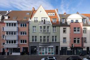 Charmanter Altbau trifft auf Top-Lage: 4 Zimmer und zwei Balkone in Sülz!