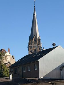 Den Kirchturm im Blick, zentraler geht es nicht