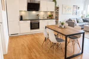 Helle zwei Zimmer Wohnung mit offener Küche bezugsfrei ab 1.11.26 