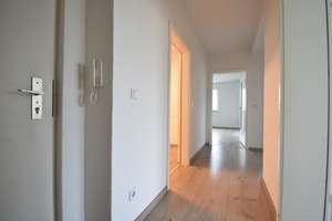 Ruhige Lage! Gepflegte 3-Zi-Whg mit Balkon – Tilsiter Straße 3, 46149 Alsfeld, Oberhausen – Vorschaubild 2