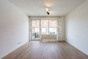 Helle 2-Zimmer-Etagenwohnung mit Balkon, EBK und TG-Stellplatz in günstiger Lage von Untertürkheim – Die vollständige Adresse der Immobilie erhältst du vom Anbieter., 70327 Flohberg, Stuttgart – Vorschaubild 2