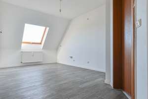 Singles & Studierende aufgepasst! Ruhige 1-Raum (Wohnzi. m. Schlafbereich & sep. Küche) DG-Wohnung – Rhenaniastr. 23, 46049 Lirich-Süd, Oberhausen – Vorschaubild 6