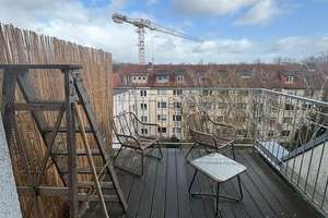 Drei Zimmer in Hamburg: Helle Dachgeschosswohnung mit Balkon