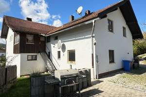 Gelegenheit: 2 Häuser m. ehem. Gastwirtschaft bzw. Büro od. Laden, ca. 300 m2, PV-Anlage + 3 Garagen – Die vollständige Adresse der Immobilie erhältst du vom Anbieter., 94265 Patersdorf – Vorschaubild 2