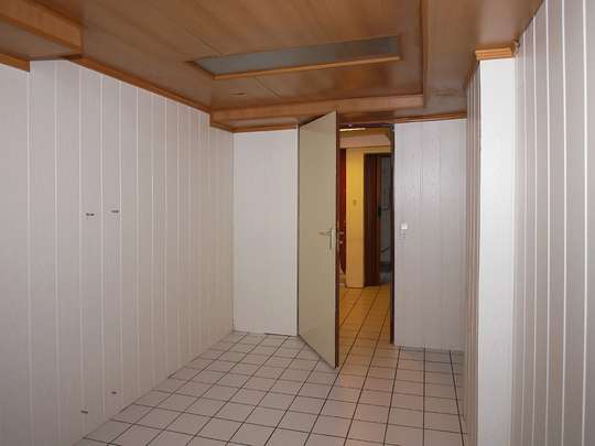 Bungalow mit Einliegerwohnung, Ausbaureserve und großem Garten in Rudow - Bild 27