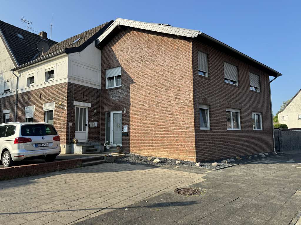 Immobilie in Hückelhoven - Mehrfamilienhaus mit Platz - Bild 0