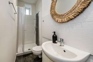 Stylish Fully Furnished Studio Apartment with Workspace – Prime Location in Prenzlauer Berg – Erich-Weinert-Straße 16, 10439 Prenzlauer Berg, Berlin – Vorschaubild 8