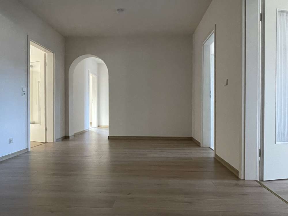 Immobilie in Aystetten - Traumhafte Lage - Geräumige Vierzimmerwohnung inklusive Stellplatz - Bild 1