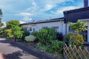 Reihenmittelhaus in ruhiger Wohngegend in Ettlingen! – Die vollständige Adresse der Immobilie erhältst du vom Anbieter., 76275 Ettlingen – Vorschaubild 1