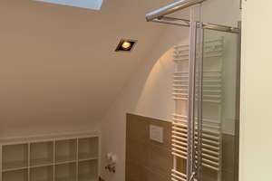 Das etwas andere Dachgeschoss: 3-Zimmer-Dachgeschosswohnung mit Einbauküche und Balkon – Die vollständige Adresse der Immobilie erhältst du vom Anbieter., 80995 Lerchenau-West, München – Vorschaubild 5