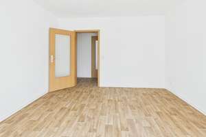 3-Raum-Wohnung mit Balkon im Zentrum – Gustav-Freytag-Str. 22, 9111 Zentrum, Chemnitz – Vorschaubild 3