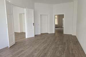 Geräumige und sonnige Wohnung direkt neben Theater zu vermieten. – Demianiplatz 29-30, 2826 Innenstadt, Görlitz – Vorschaubild 3