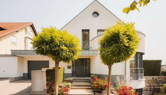 Bild von Architektenvilla in Bestlage - RESERVIERT - Puristisches Design & Effizienz mit Sonnengarten!
