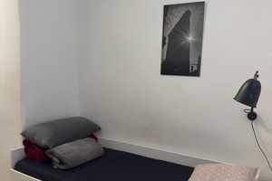 Mini Studenten-Apartment mit Einbauküche und Möbeln – Schützenstraße 1, 40211 Düsseldorf – Vorschaubild 3