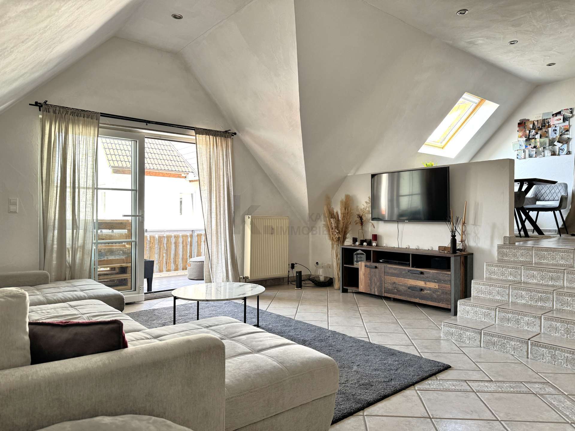 Immobilie in Oberhausen-Rheinhausen - EINZIGARTIGES WOHNERLEBNIS - GROßZÜGIGE MAISONETTE WOHNUNG AUF 3 EBENEN - Bild 1