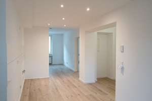 Kernsanierte Altbauwohnung mit zwei Zimmern und Balkon in Derendorf