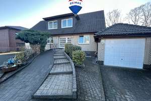 Dieses großzügige Einfamilienhaus in Niendorf bietet Ihnen viel Platz zum Wohlfühlen! – Die vollständige Adresse der Immobilie erhältst du vom Anbieter., 22453 Niendorf, Hamburg – Vorschaubild 1