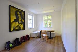 Luxuriöses Familiendomizil mit Pool und Garten – Wohnen auf höchstem Niveau in Würzburg – Die vollständige Adresse der Immobilie erhältst du vom Anbieter., 97074 Frauenland, Würzburg – Vorschaubild 17