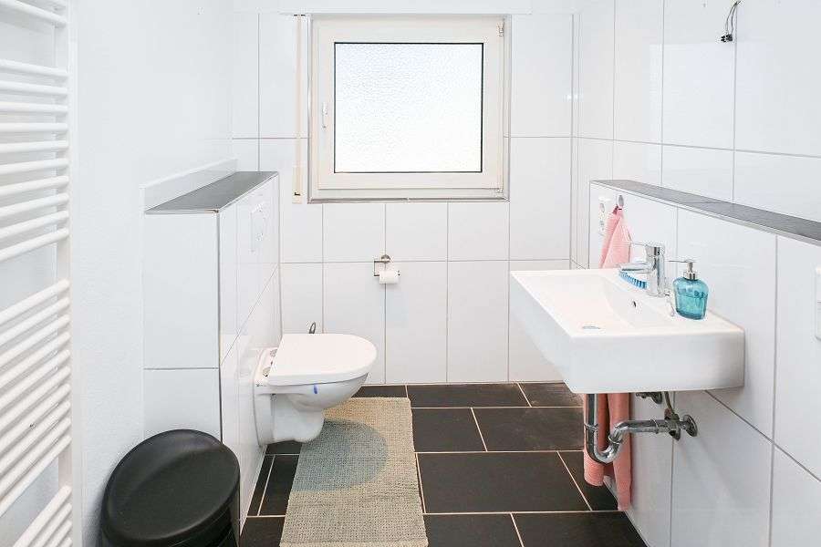 Immobilie in Melle - Attraktives Ein- bis Zweifamilienhaus auf schönem und erweiterbarem Grundstück in Melle! - Bild 0