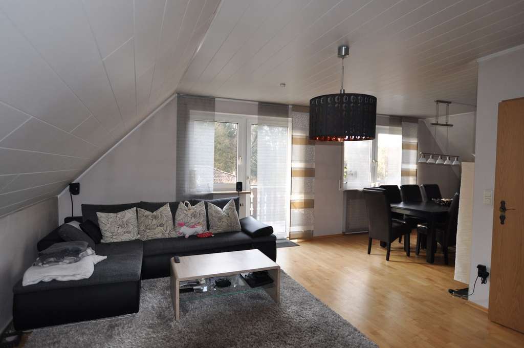 Immobilie in Sinzing - Attraktive 3 Zimmer Wohnung mit ausgebautem Dachboden, zwei Balkonen & PV Anlage in Sinzing - Bild 3