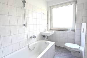 Renovierte, großzügige 3-Zi-Whg. mit EBK & Loggia – Lister Kirchweg 57B, 30163 List, Hannover – Vorschaubild 13
